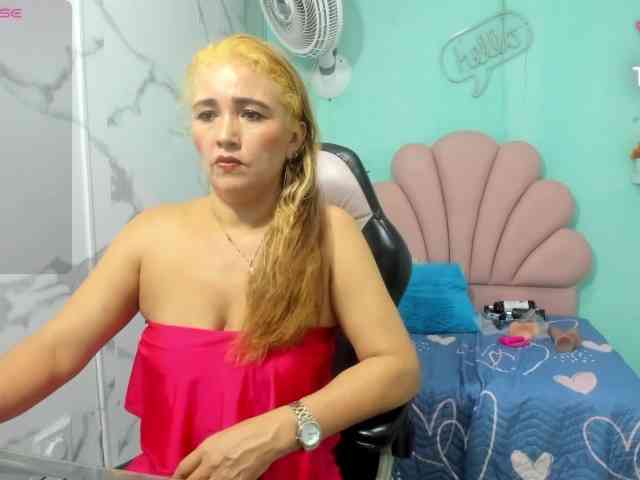 noelia-milf19 webcam