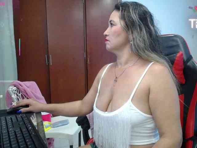 noelia-milf19 webcam