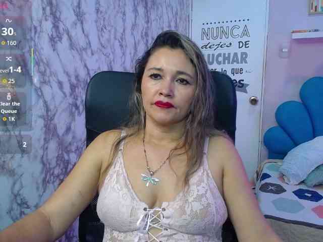 noelia-milf19 webcam