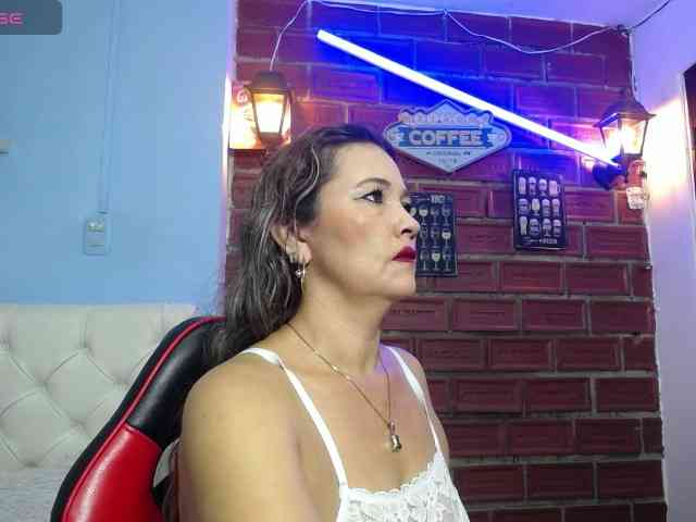 noelia-milf19 webcam