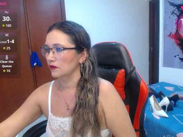 noelia-milf19 webcam