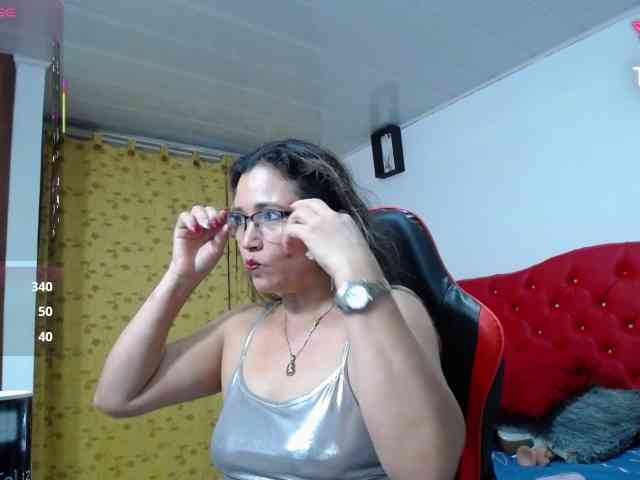 noelia-milf19 webcam