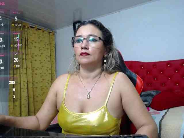 noelia-milf19 webcam