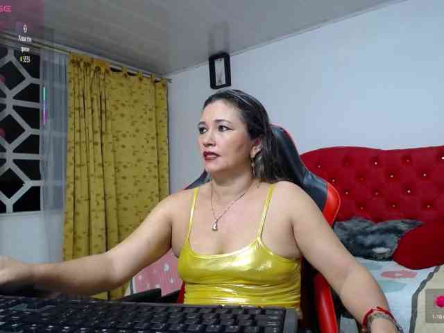 noelia-milf19 webcam