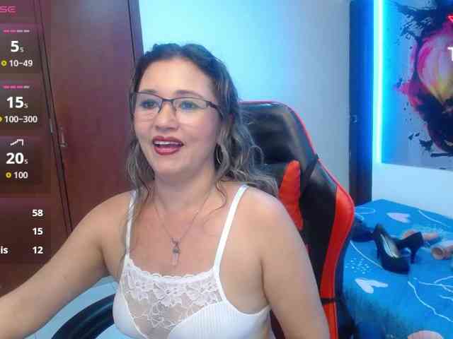 noelia-milf19 webcam