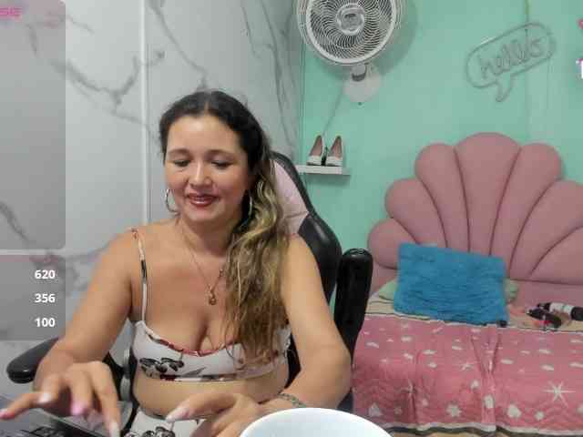 noelia-milf19 webcam