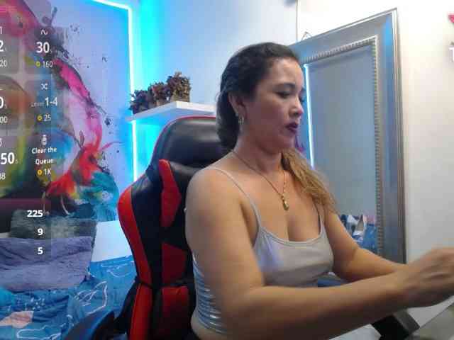 noelia-milf19 webcam