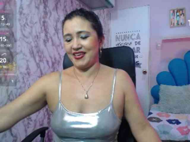 noelia-milf19 webcam
