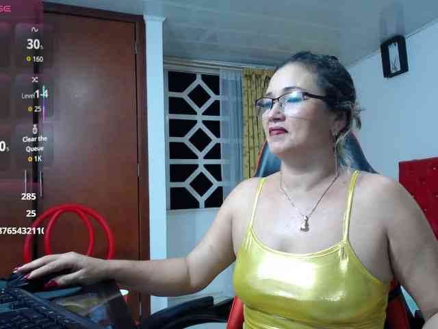 noelia-milf19 webcam