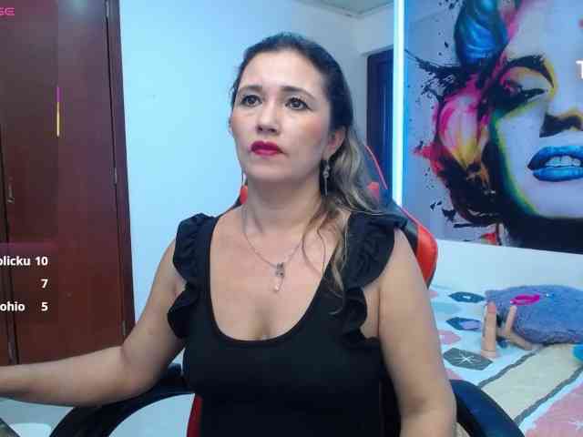 noelia-milf19 webcam