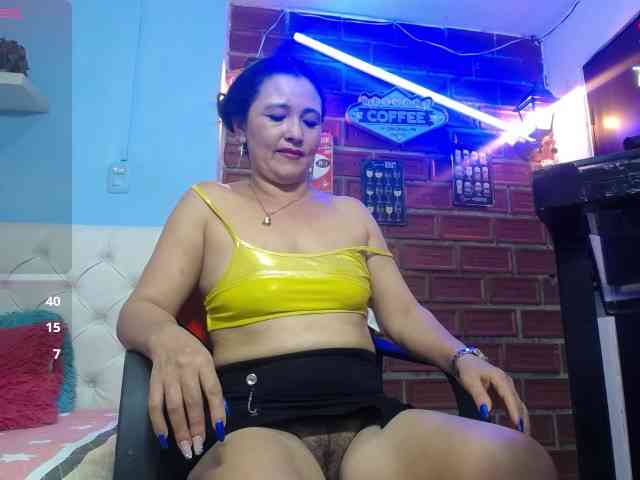 noelia-milf19 webcam