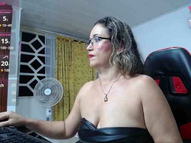 noelia-milf19 webcam