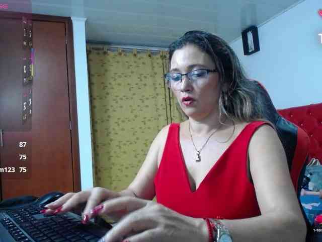 noelia-milf19 webcam
