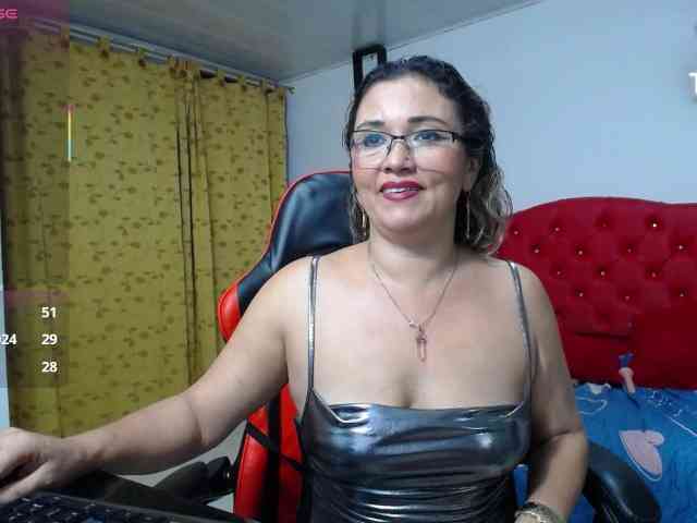 noelia-milf19 webcam