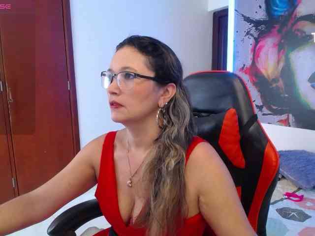 noelia-milf19 webcam