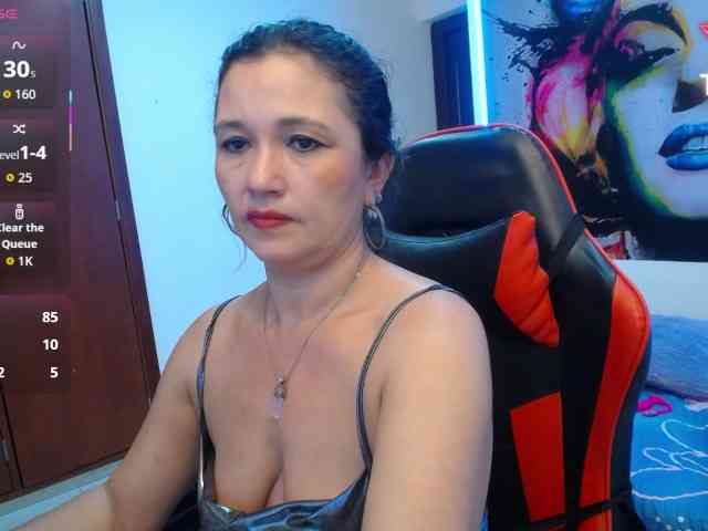 noelia-milf19 webcam
