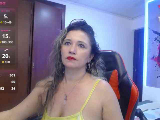 noelia-milf19 webcam