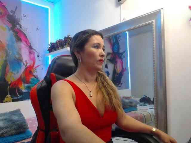 noelia-milf19 webcam