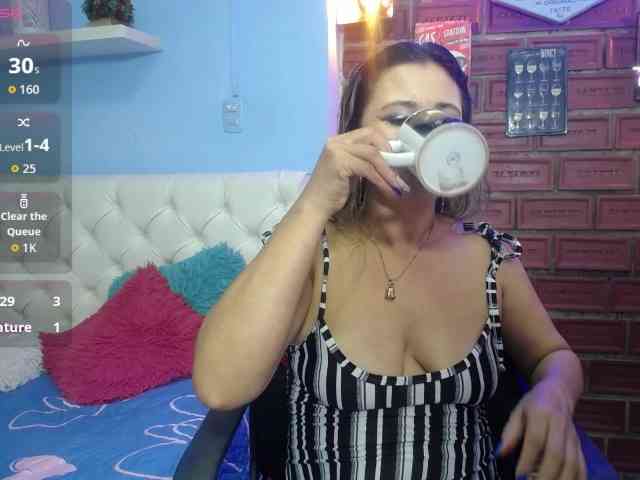 noelia-milf19 webcam