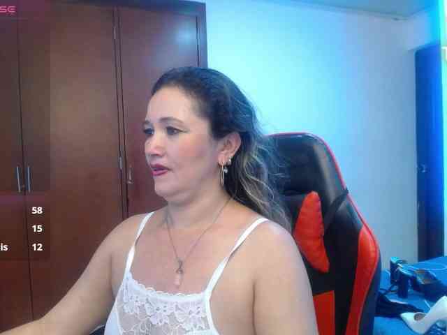 noelia-milf19 webcam