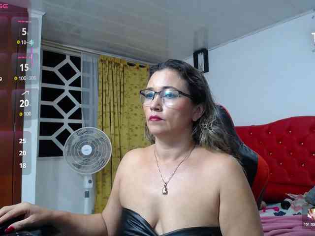 noelia-milf19 webcam