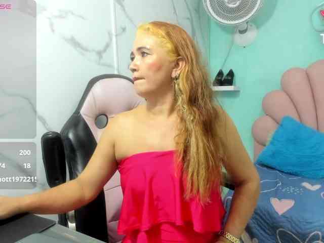 noelia-milf19 webcam