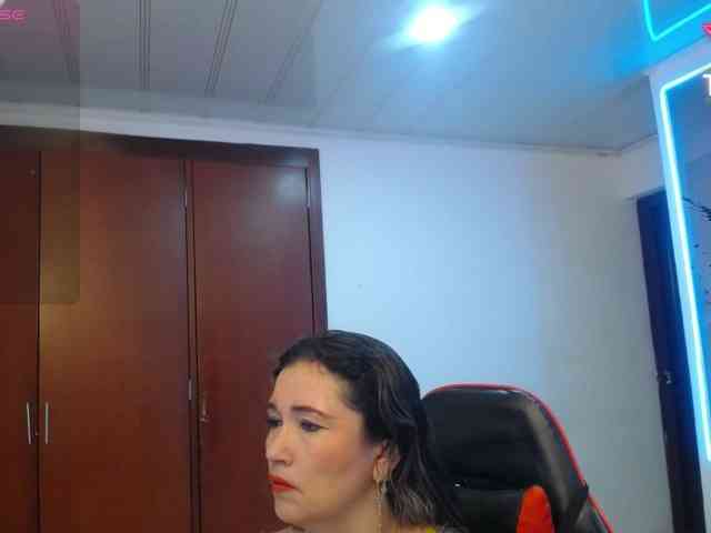 noelia-milf19 webcam