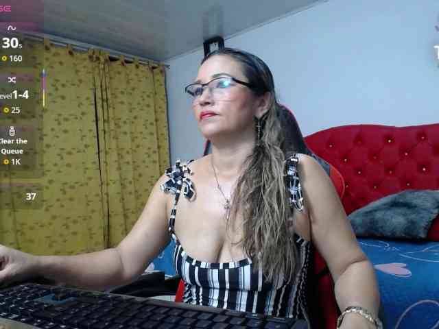 noelia-milf19 webcam