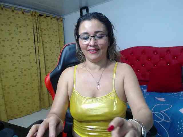 noelia-milf19 webcam
