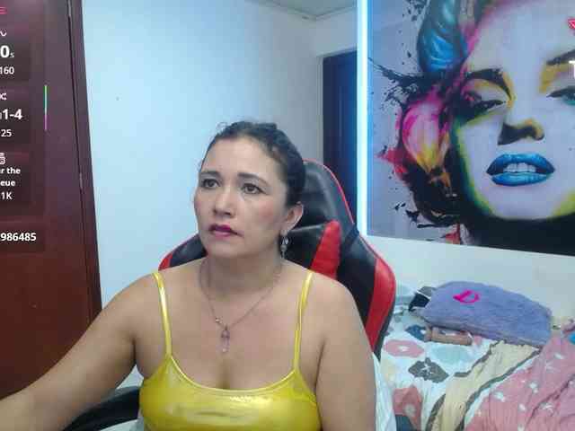 noelia-milf19 webcam