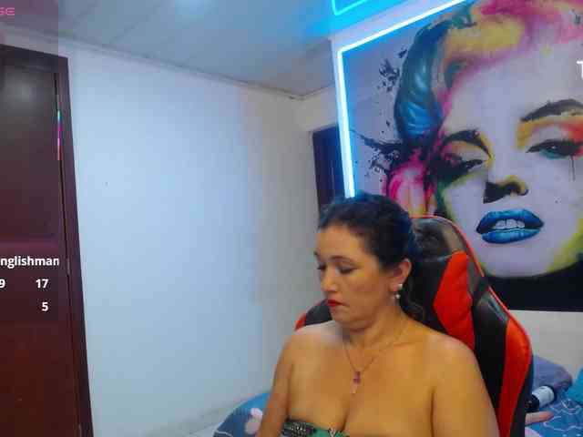 noelia-milf19 webcam