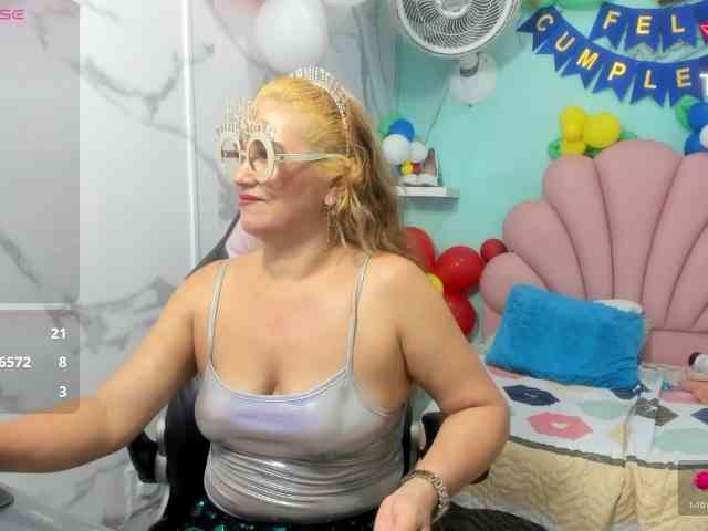 noelia-milf19 webcam