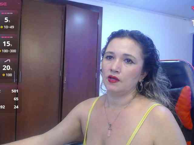 noelia-milf19 webcam