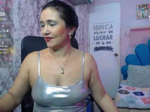 noelia-milf19 webcam