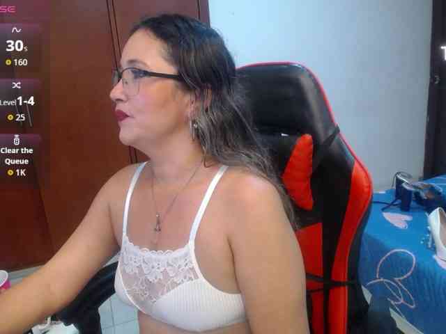 noelia-milf19 webcam