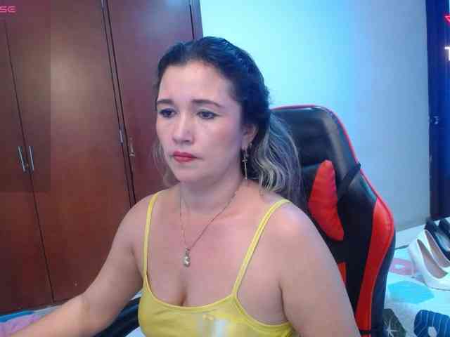 noelia-milf19 webcam