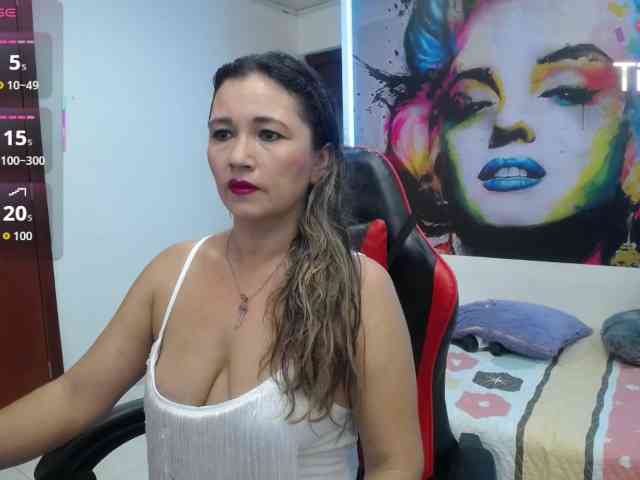 noelia-milf19 webcam