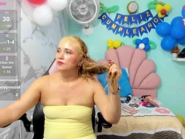 noelia-milf19 webcam