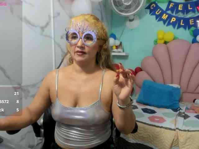 noelia-milf19 webcam