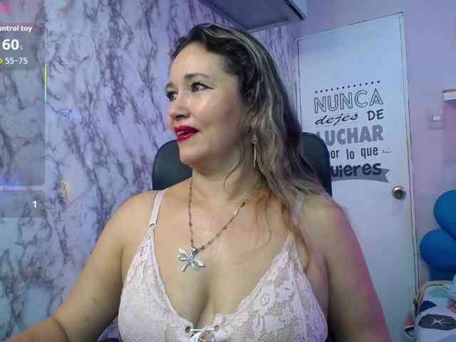 noelia-milf19 webcam