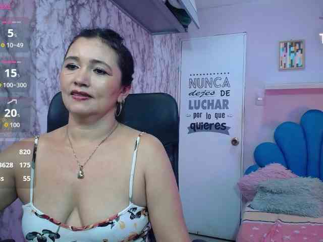 noelia-milf19 webcam