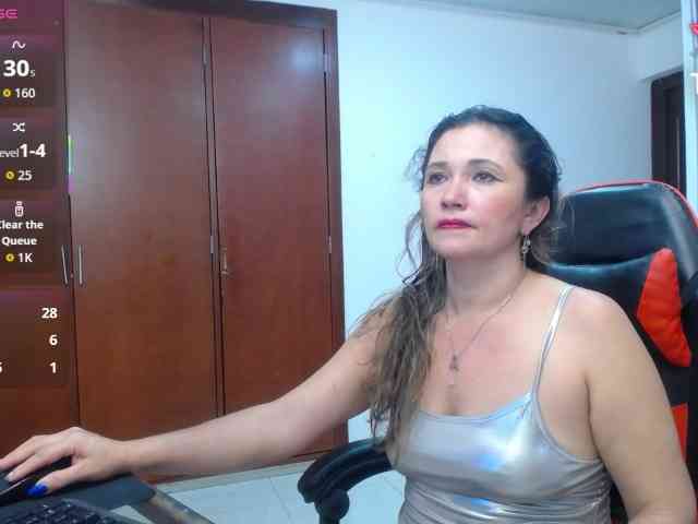 noelia-milf19 webcam