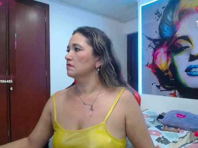 noelia-milf19 webcam
