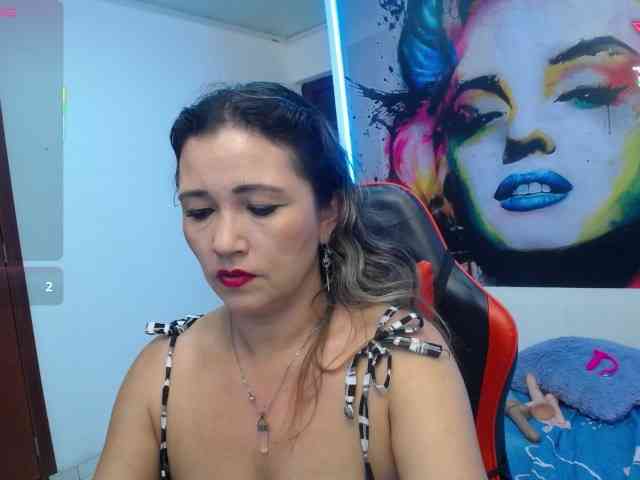 noelia-milf19 webcam