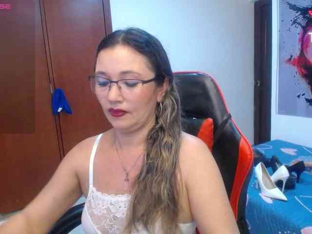 noelia-milf19 webcam