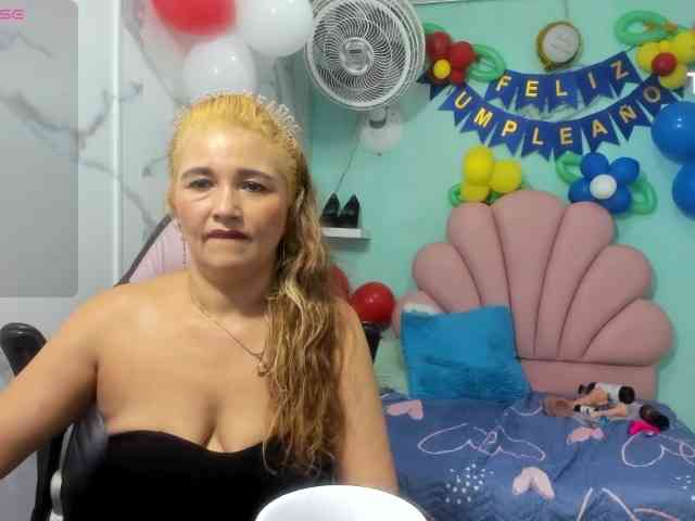 noelia-milf19 webcam