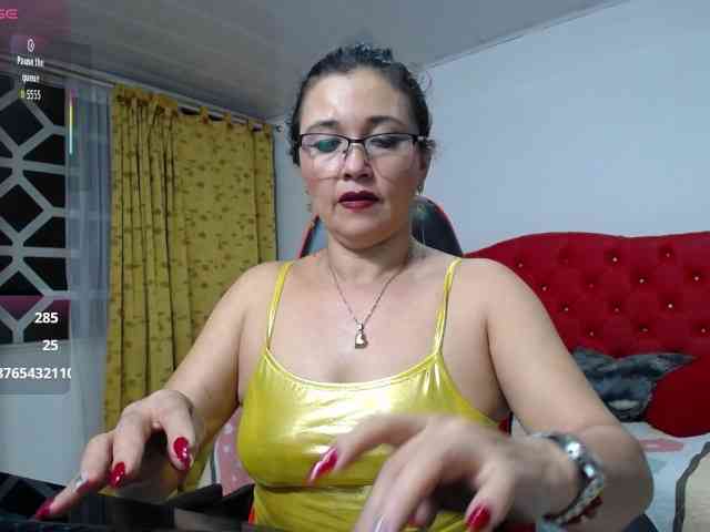noelia-milf19 webcam