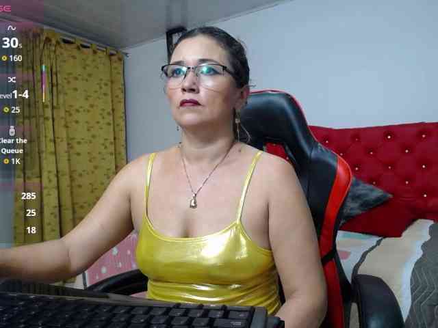 noelia-milf19 webcam