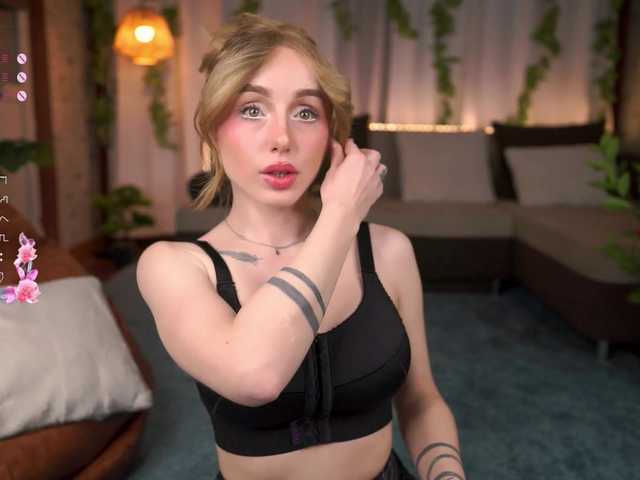 le modèle babyyyluna est en webcam porno dans un show sur le site bongacams, il possède les tags suivants: White/Caucasian,Blonde,Shaved
