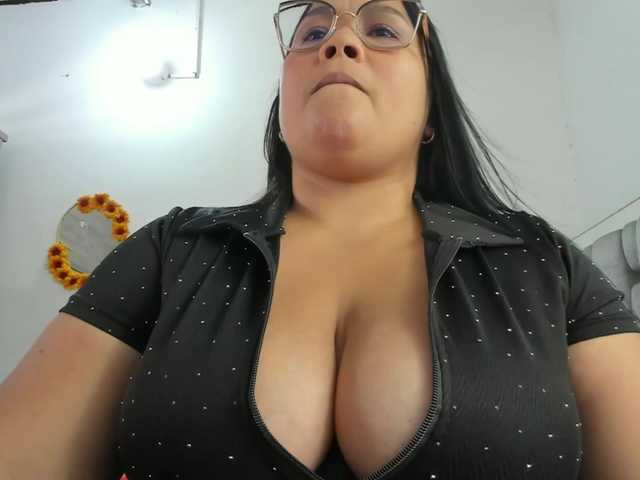 camila-sexxx live cam on BongaCams